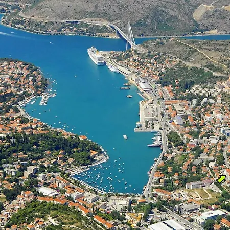 & - Free Parking Διαμέρισμα