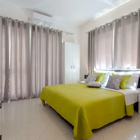 & - Free Parking 두브로브니크