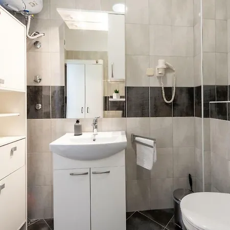 & - Free Parking 아파트