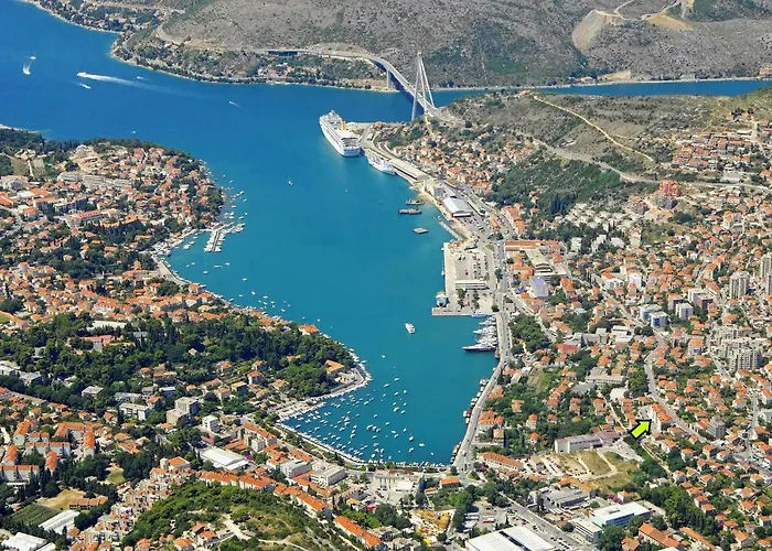 & - Free Parking Διαμέρισμα