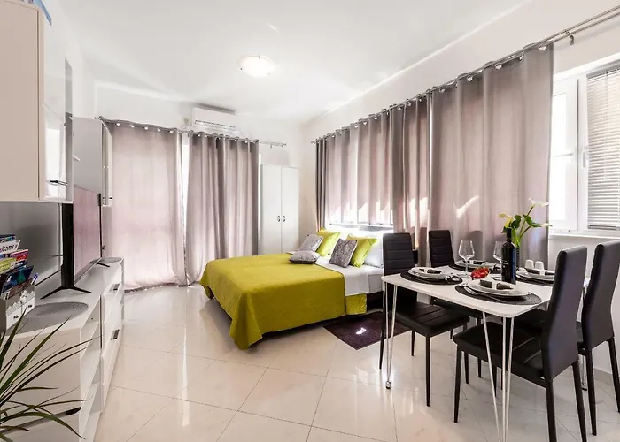 & - Free Parking Ντουμπρόβνικ